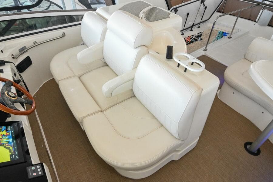 2002 Cruisers Yachts 5000 Sedan Sport