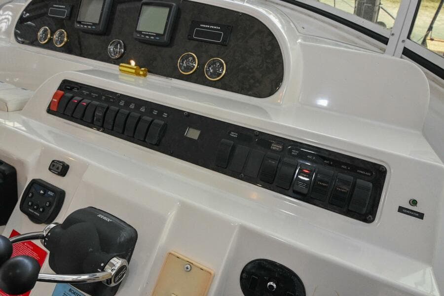 2002 Cruisers Yachts 5000 Sedan Sport