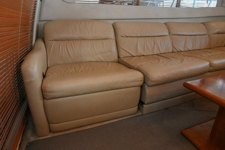 2002 Cruisers Yachts 5000 Sedan Sport