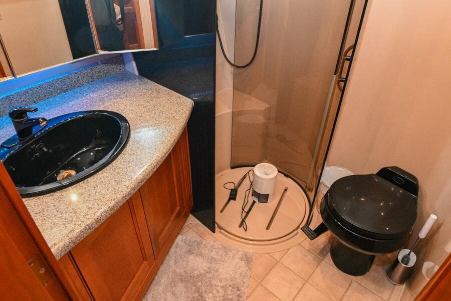 2002 Cruisers Yachts 5000 Sedan Sport