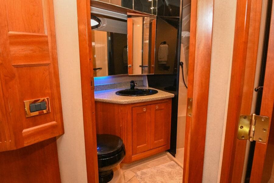 2002 Cruisers Yachts 5000 Sedan Sport