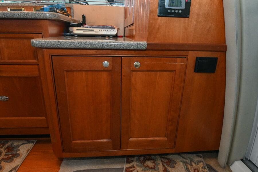 2002 Cruisers Yachts 5000 Sedan Sport