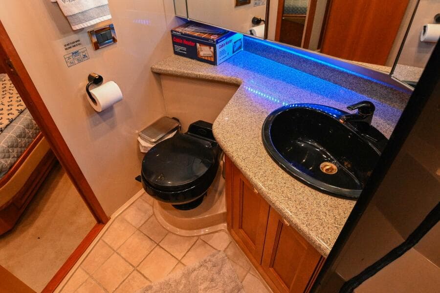 2002 Cruisers Yachts 5000 Sedan Sport