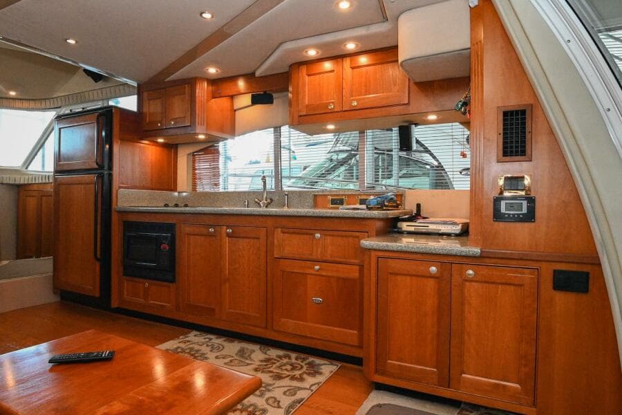 2002 Cruisers Yachts 5000 Sedan Sport