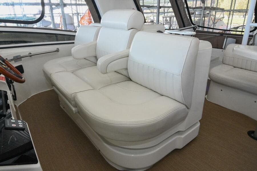 2002 Cruisers Yachts 5000 Sedan Sport