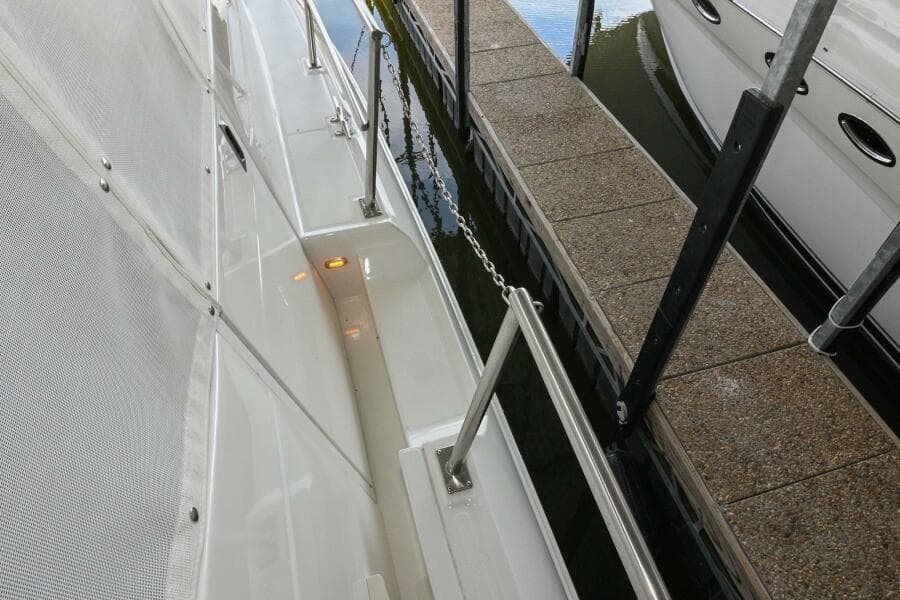 2002 Cruisers Yachts 5000 Sedan Sport