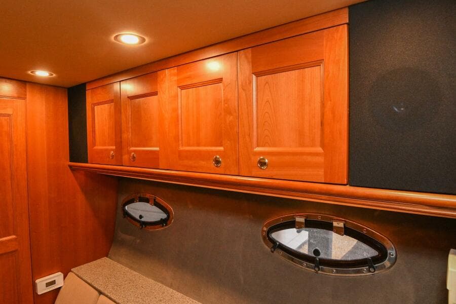 2002 Cruisers Yachts 5000 Sedan Sport