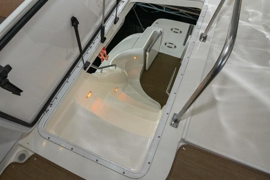 2002 Cruisers Yachts 5000 Sedan Sport