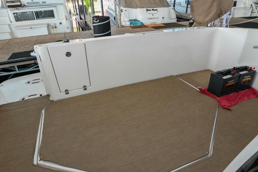 2002 Cruisers Yachts 5000 Sedan Sport