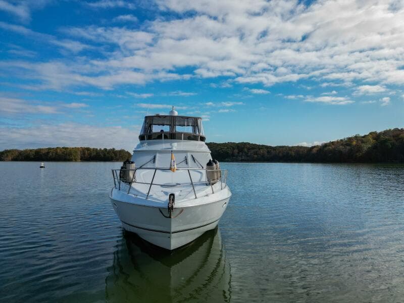 2002 Cruisers Yachts 5000 Sedan Sport