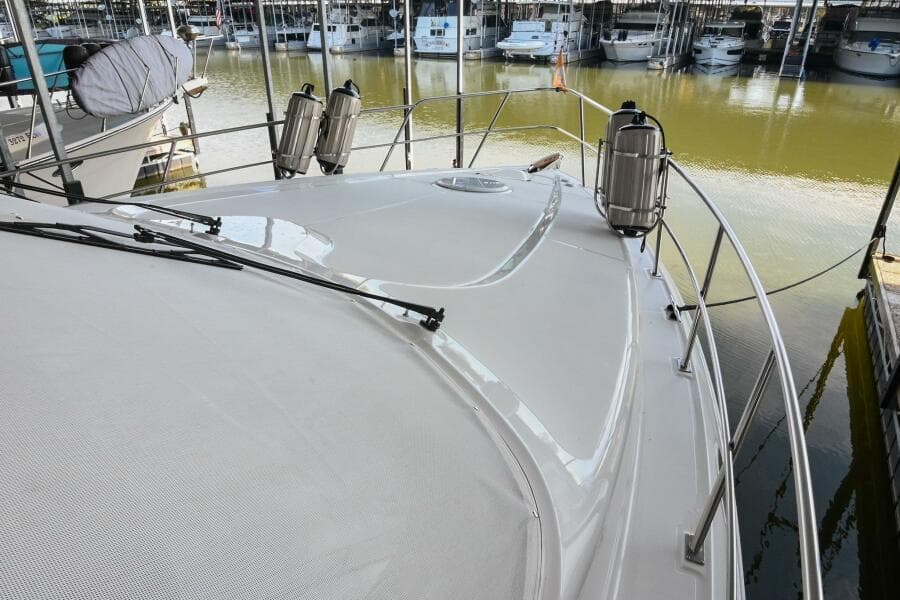 2002 Cruisers Yachts 5000 Sedan Sport