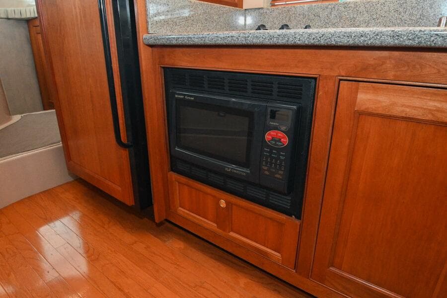 2002 Cruisers Yachts 5000 Sedan Sport