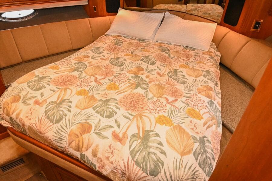 2002 Cruisers Yachts 5000 Sedan Sport