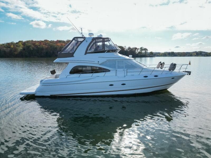 2002 Cruisers Yachts 5000 Sedan Sport