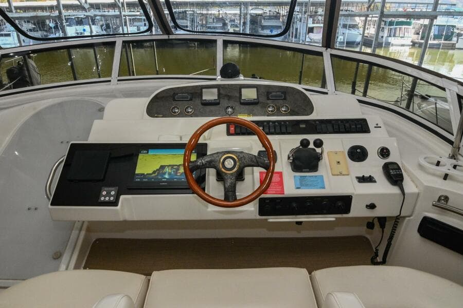 2002 Cruisers Yachts 5000 Sedan Sport