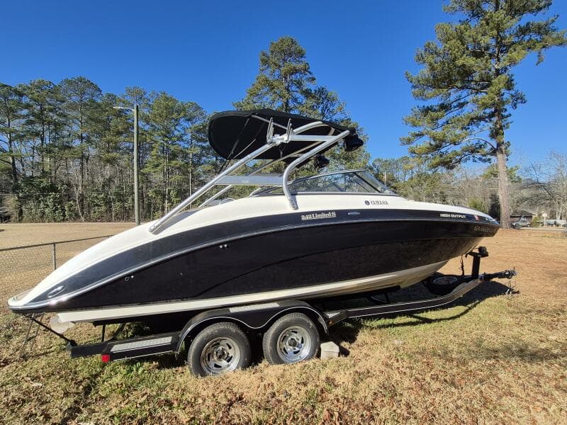 2011 Yamaha Boats 242 Limited S
