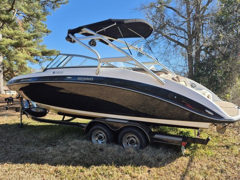 2011 Yamaha Boats 242 Limited S
