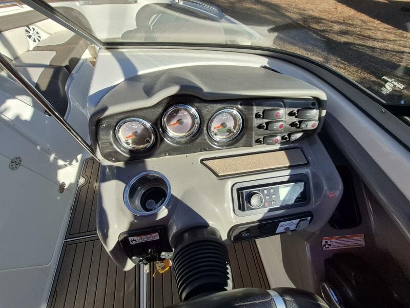 2011 Yamaha Boats 242 Limited S