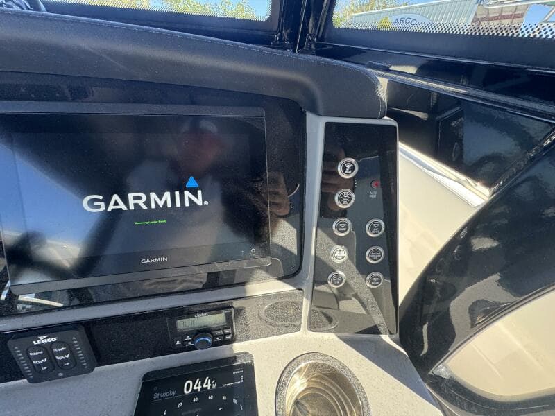 2023 Robalo R270 Center Console