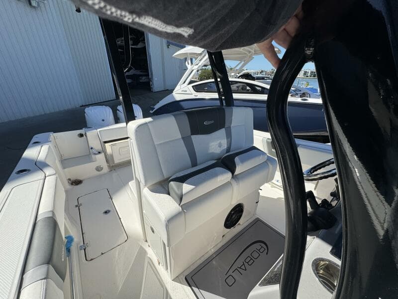 2023 Robalo R270 Center Console
