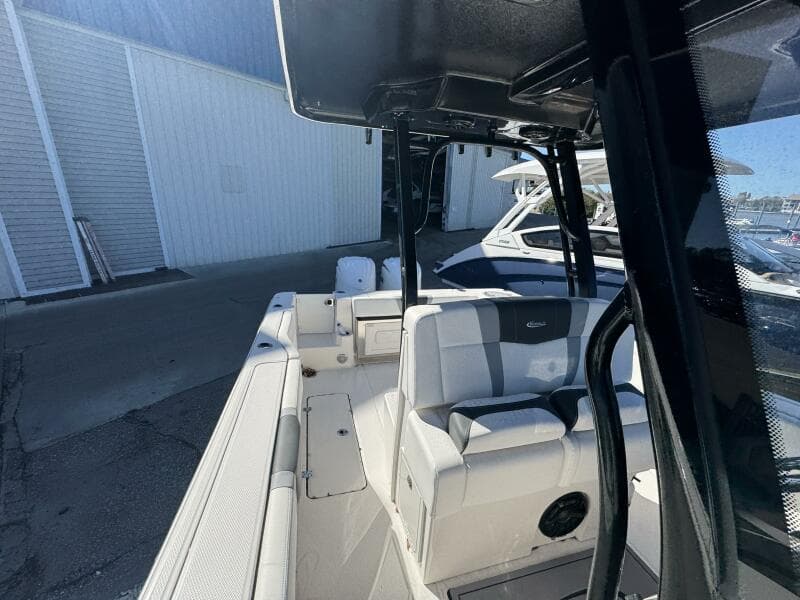 2023 Robalo R270 Center Console