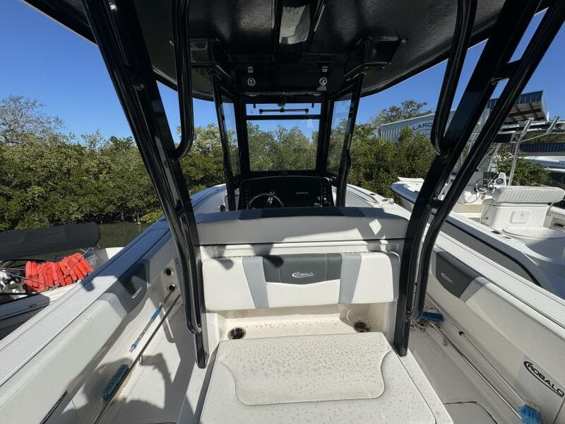 2023 Robalo R270 Center Console