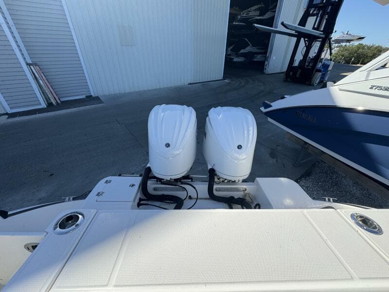 2023 Robalo R270 Center Console