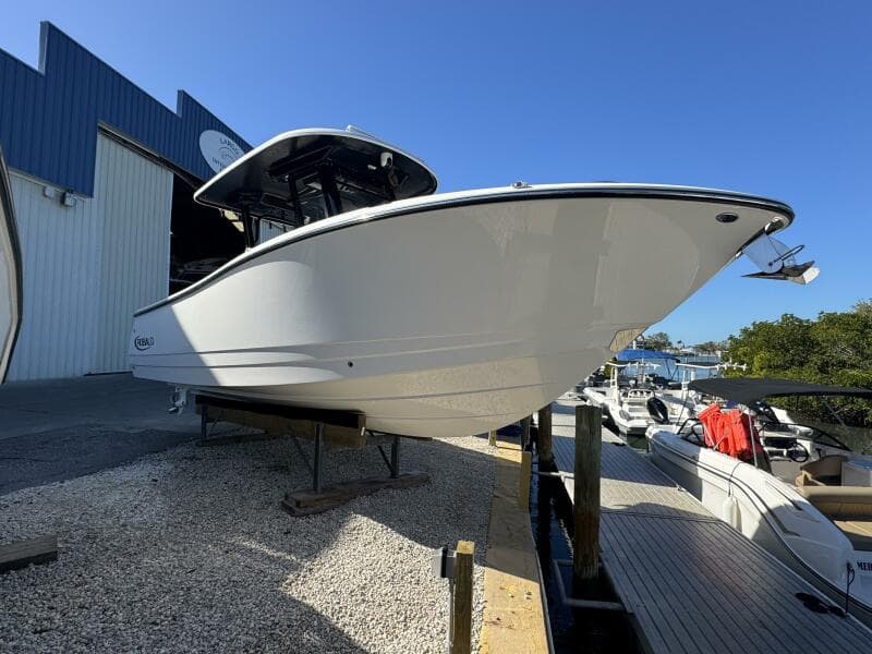 2023 Robalo R270 Center Console