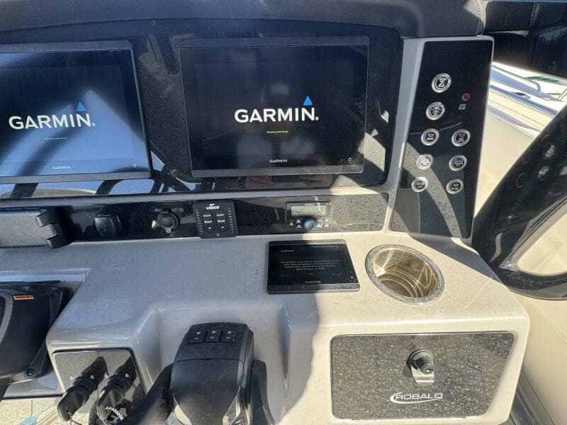 2023 Robalo R270 Center Console