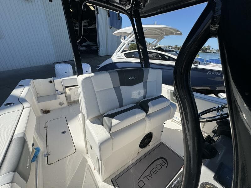 2023 Robalo R270 Center Console