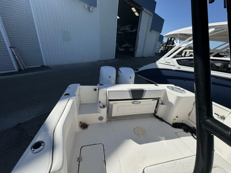 2023 Robalo R270 Center Console