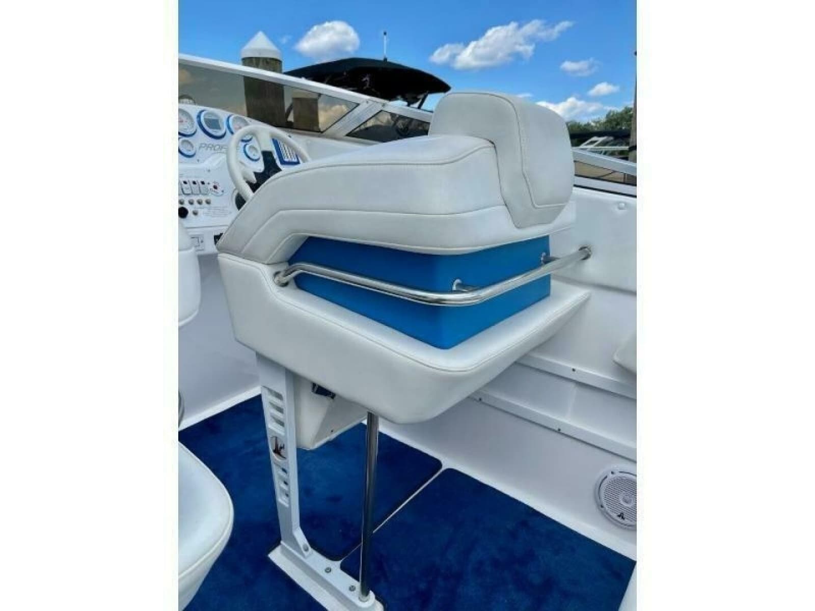 2002 Profile 33 V - Photo 8