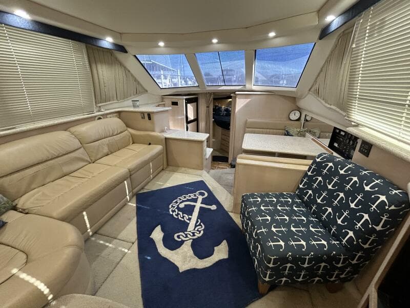 40' Carver salon forward