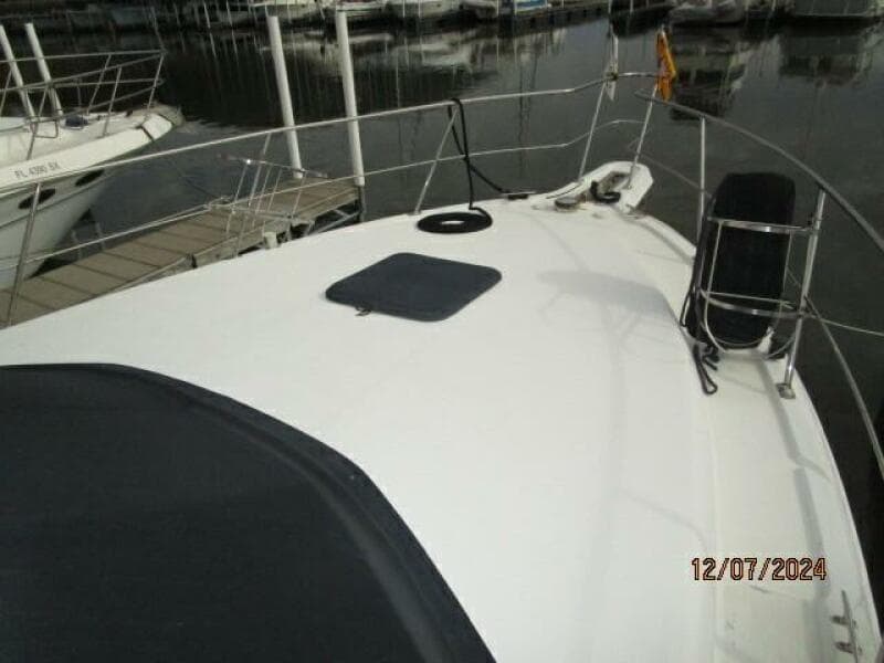 40' Carver foredeck2