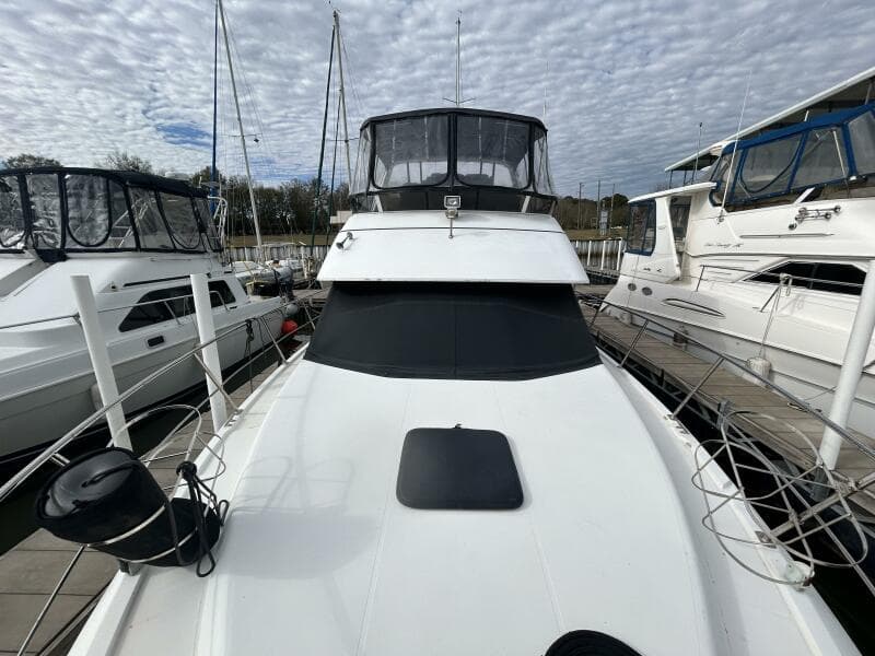 40' Carver foredeck aft