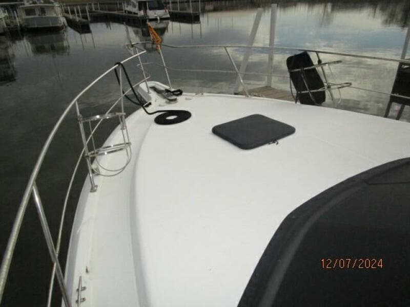 40' Carver foredeck1