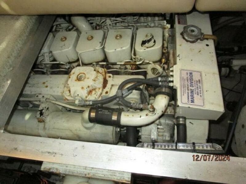 40' Carver port main engine