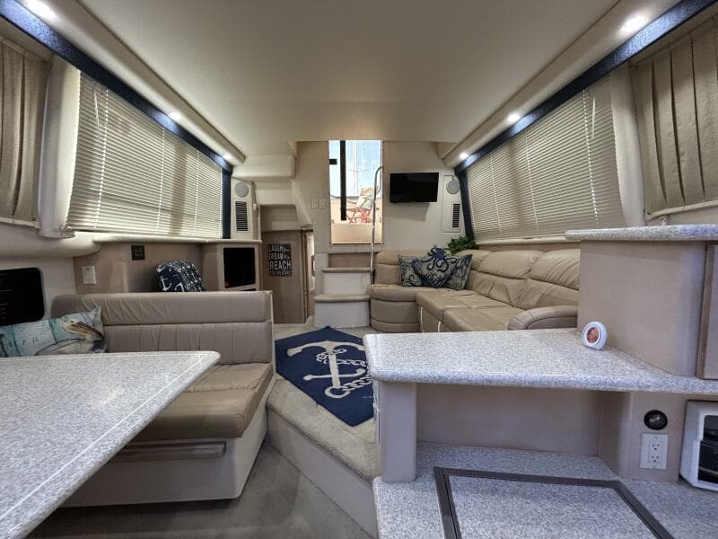 40' Carver salon aft