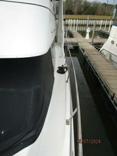 40' Carver port side deck1