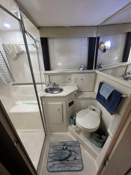 40' Carver master stateroom head