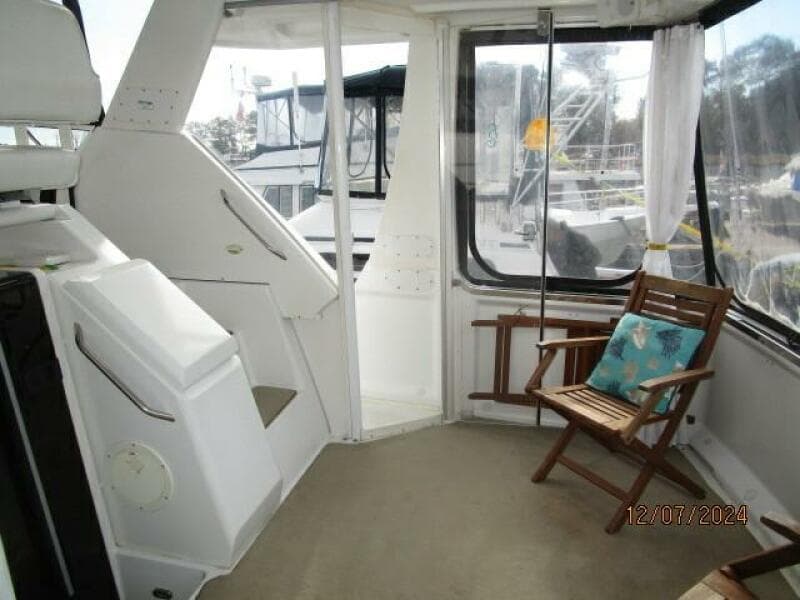40' Carver sundeck starboard
