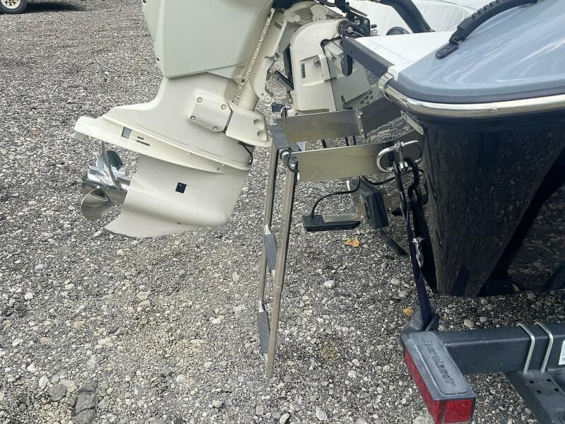 2018 Larson FX 1850 DC