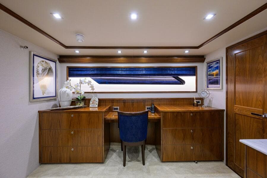 Viking 92 CHINA TIME - Master Stateroom