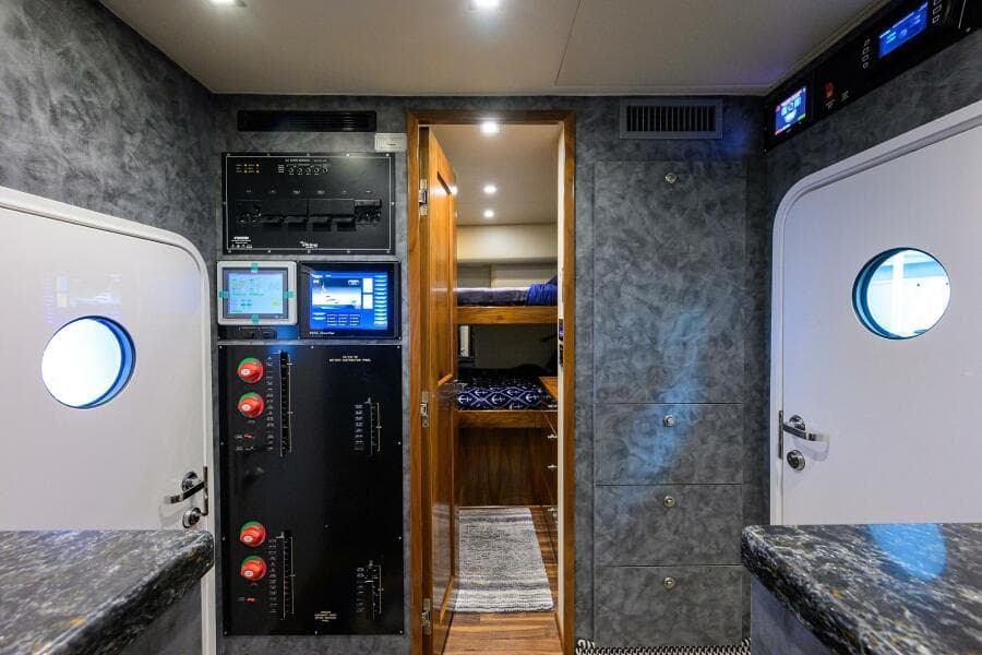 Viking 92 CHINA TIME - Crew Quartres