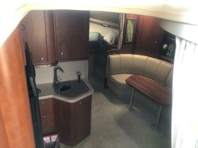2001 Cruisers Yachts 3672 Express