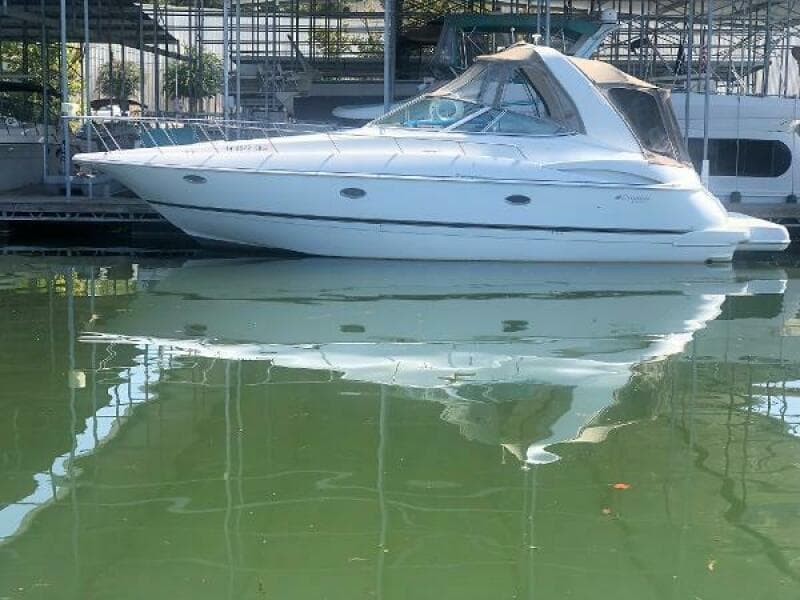 2001 Cruisers Yachts 3672 Express