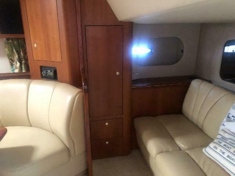 2001 Cruisers Yachts 3672 Express