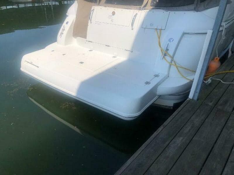2001 Cruisers Yachts 3672 Express
