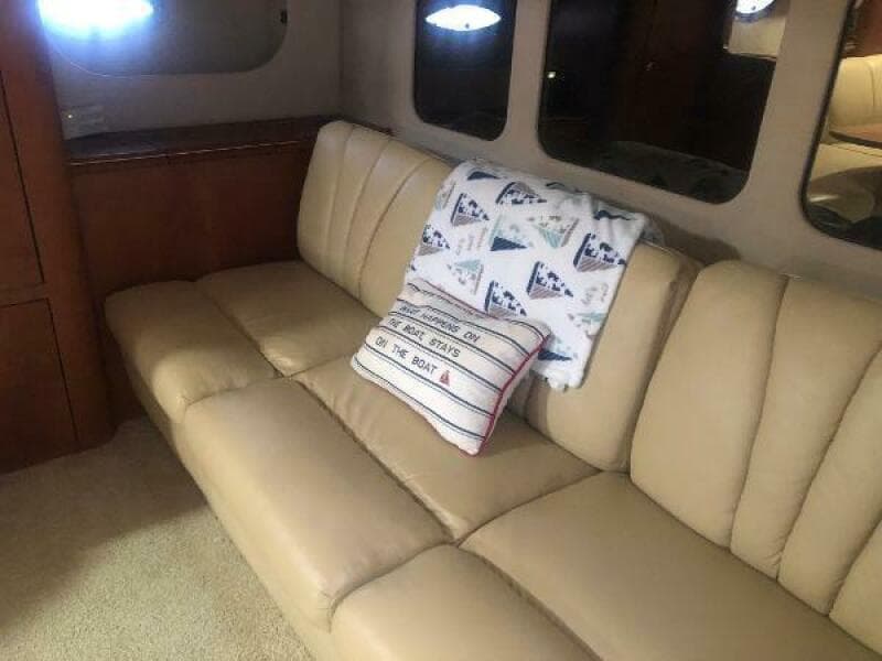 2001 Cruisers Yachts 3672 Express