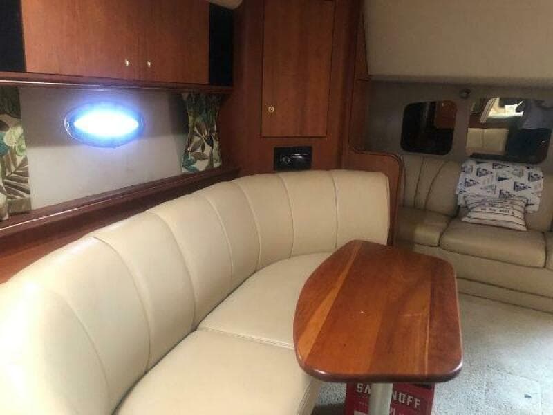2001 Cruisers Yachts 3672 Express